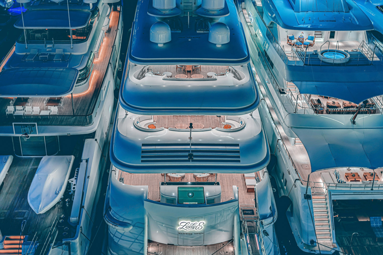 The Advantages and Disadvantages of Installing Marine LED Lights